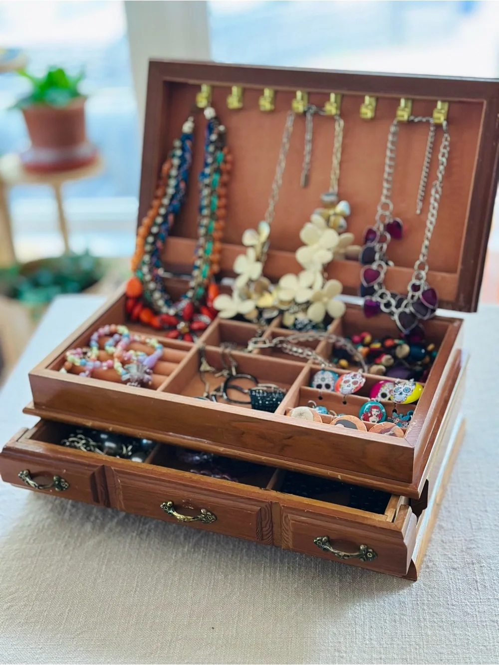 Vintage jewelry box with jewelry